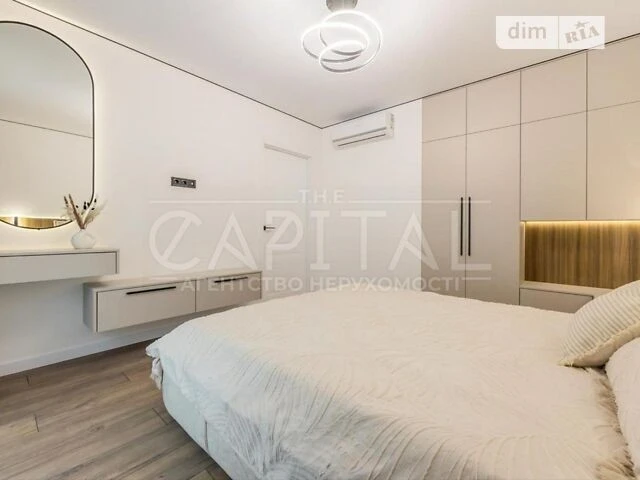 Sale of 2-room apartment 41 sq. m. on Maksimovicha Mykhayla 24 st. •