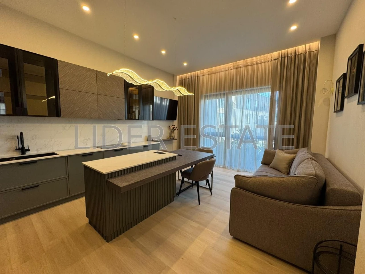 Продаж 2-кімн. квартири 83.2 м² в ЖК Panorama, 1/3 пов, Ужго