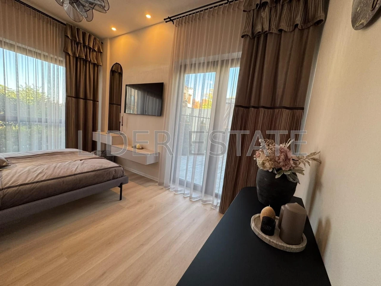 Продаж 2-кімн. квартири 83.2 м² в ЖК Panorama, 1/3 пов, Ужго