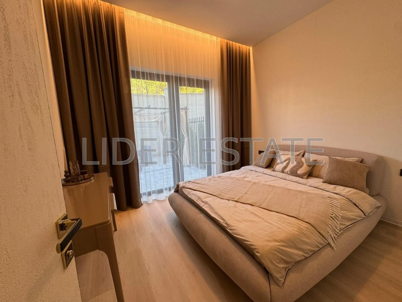 Продаж 2-кімн. квартири 83.2 м² в ЖК Panorama, 1/3 пов, Ужго