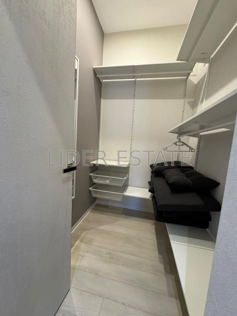 Продаж 2-кімн. квартири 83.2 м² в ЖК Panorama, 1/3 пов, Ужго