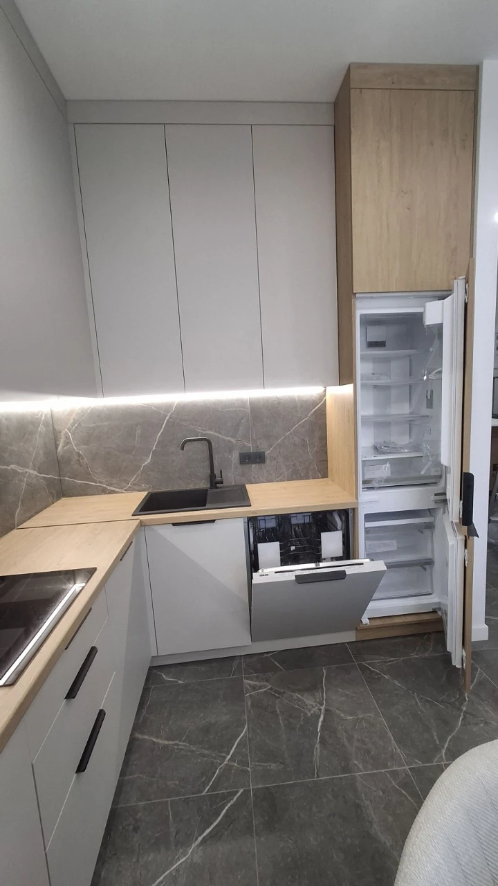 Продам 2 кім в новобудові класу "Комфорт" з сучасним ремонто