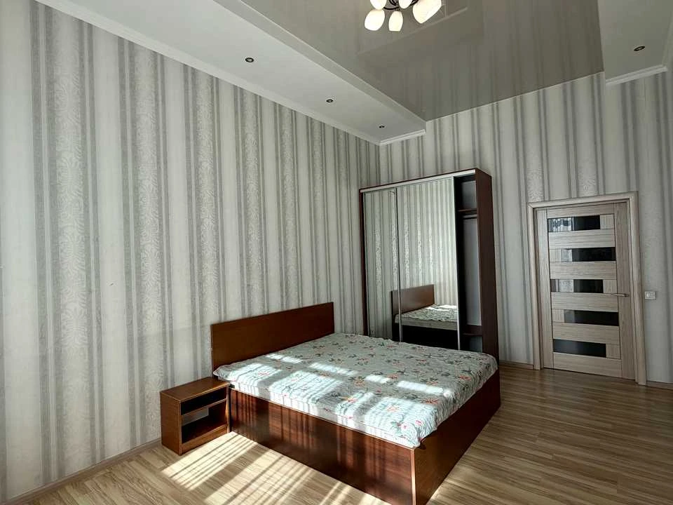 Apartment. Kyiv, Revutskogo St.