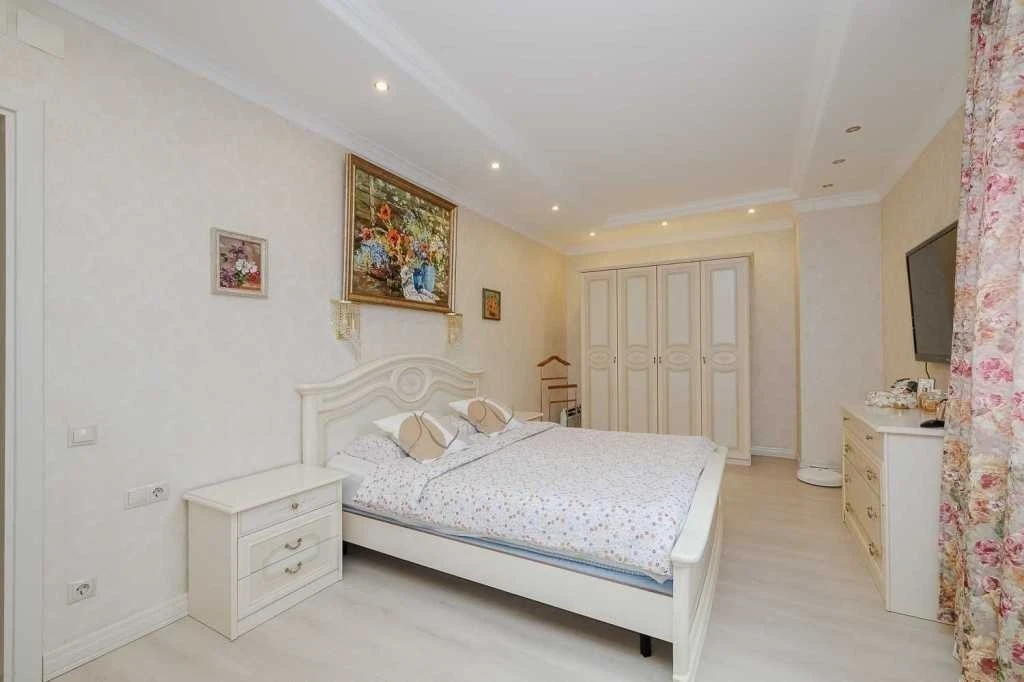 Sale of 3-room apartment 129.9 m², Kurska, 13