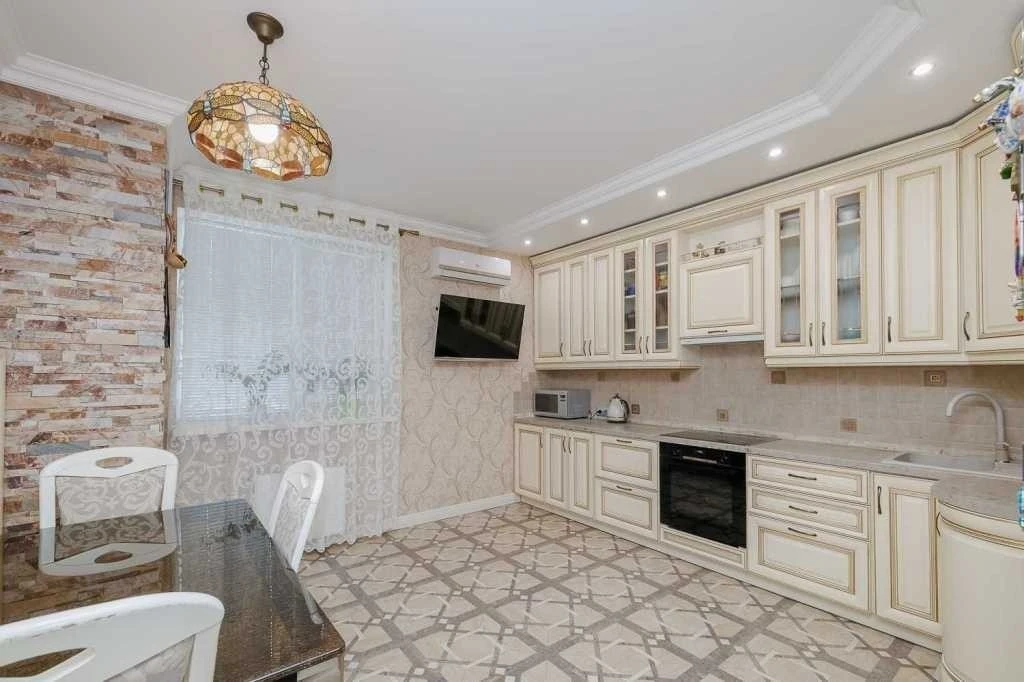 Sale of 3-room apartment 129.9 m², Kurska, 13