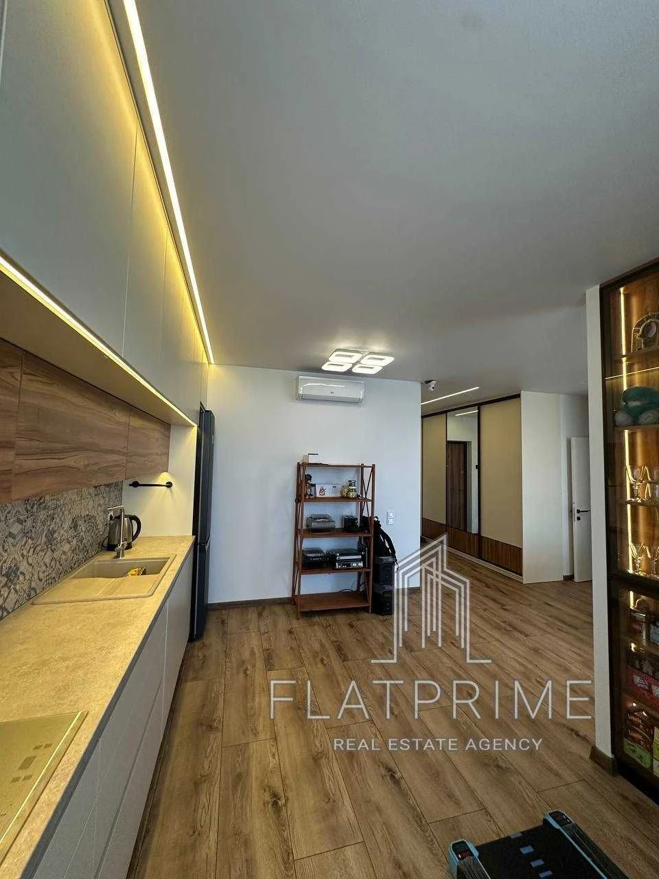 Продаж квартири з ДИЗАЙНЕРСЬКИМ ремонтом ЖК Світло Парк Стол