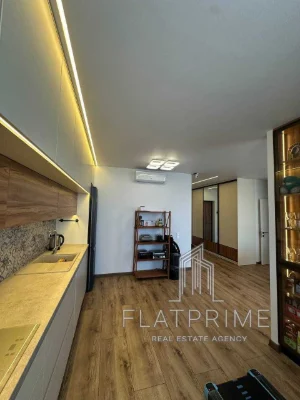 Продаж квартири з ДИЗАЙНЕРСЬКИМ ремонтом ЖК Світло Парк Стол