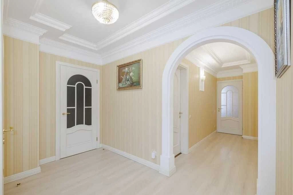 Sale of 3-room apartment 129.9 m², Kurska, 13