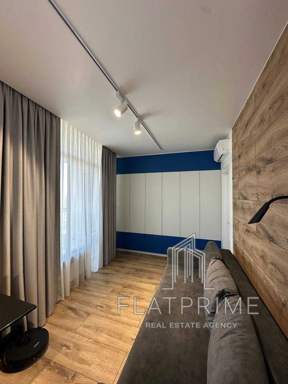 Продаж квартири з ДИЗАЙНЕРСЬКИМ ремонтом ЖК Світло Парк Стол