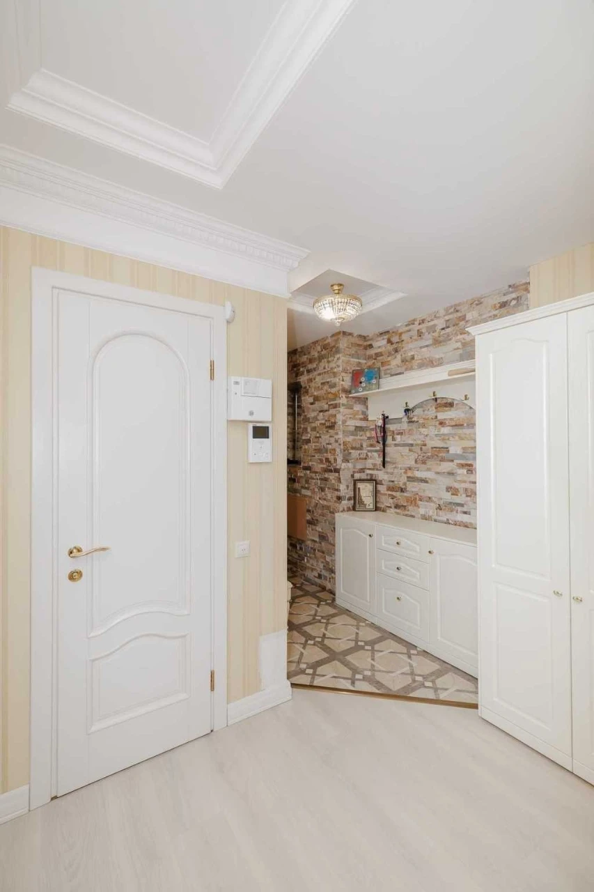Sale of 3-room apartment 129.9 m², Kurska, 13