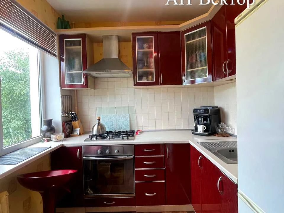 Apartment. Kharkiv, Traktorostudivnyky Ave.