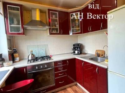 Apartment. Kharkiv, Traktorostudivnyky Ave.