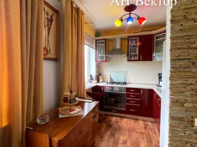 Apartment. Kharkiv, Traktorostudivnyky Ave.