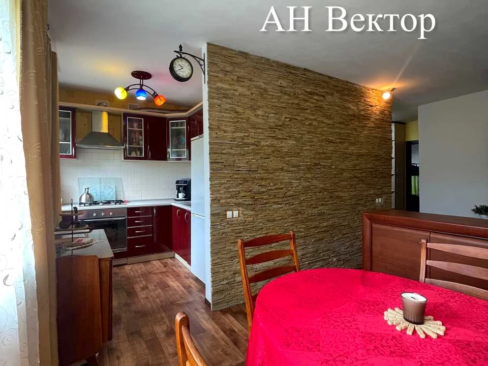 Apartment. Kharkiv, Traktorostudivnyky Ave.