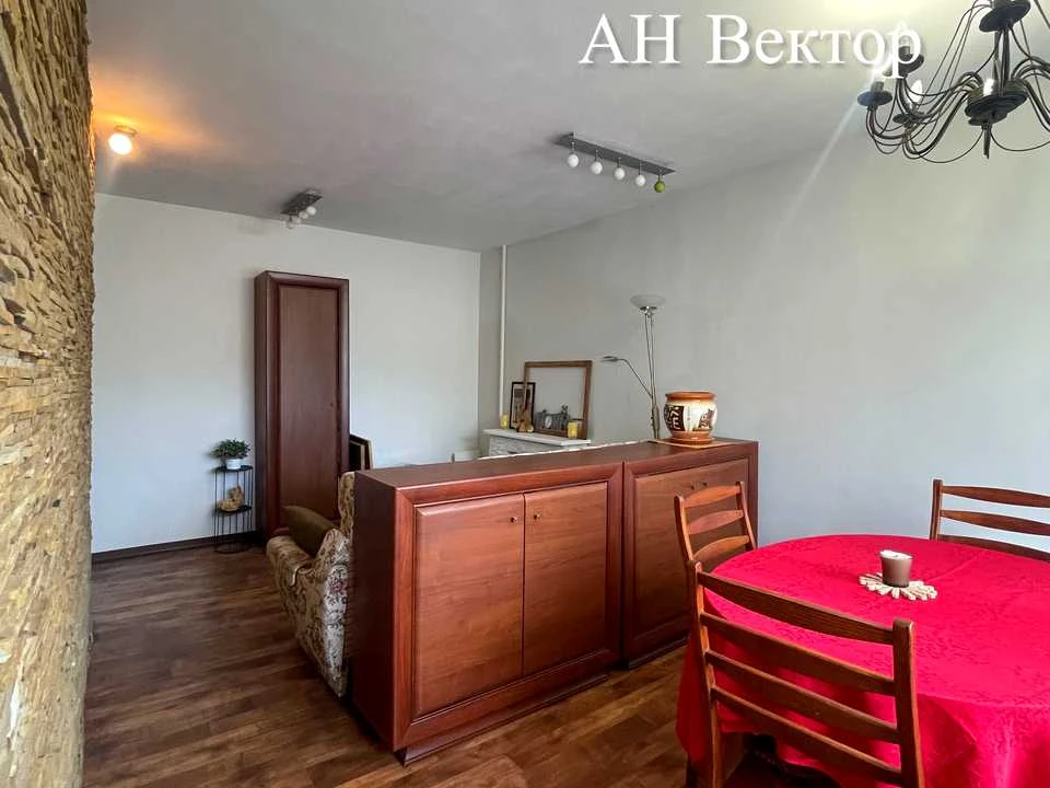 Apartment. Kharkiv, Traktorostudivnyky Ave.