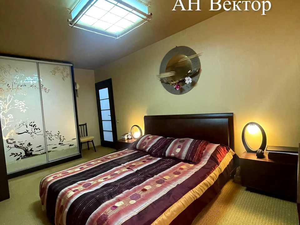 Apartment. Kharkiv, Traktorostudivnyky Ave.
