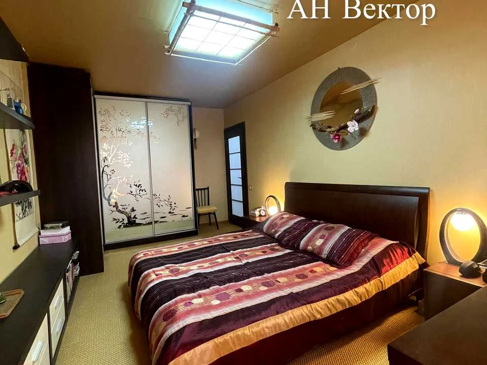 Apartment. Kharkiv, Traktorostudivnyky Ave.