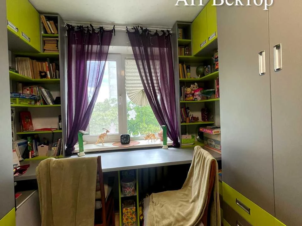 Apartment. Kharkiv, Traktorostudivnyky Ave.