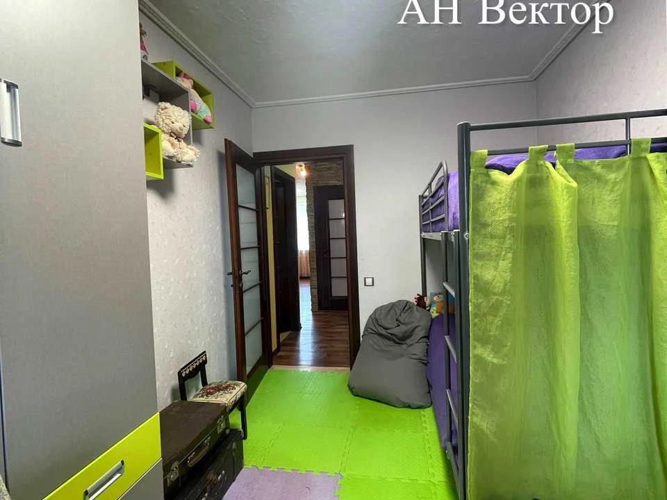 Apartment. Kharkiv, Traktorostudivnyky Ave.
