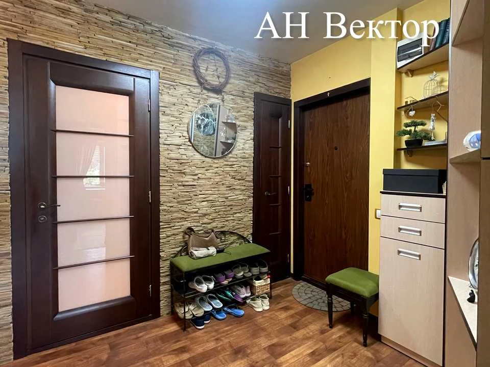 Apartment. Kharkiv, Traktorostudivnyky Ave.