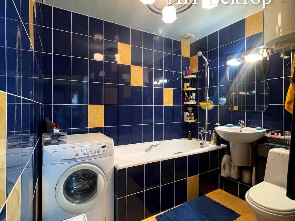 Apartment. Kharkiv, Traktorostudivnyky Ave.