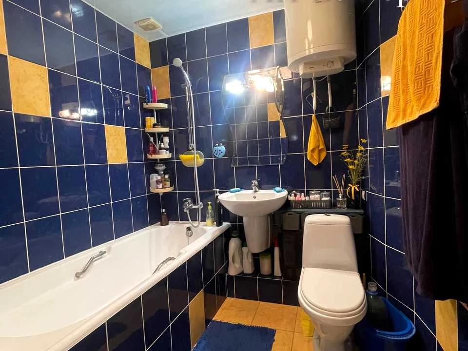 Apartment. Kharkiv, Traktorostudivnyky Ave.