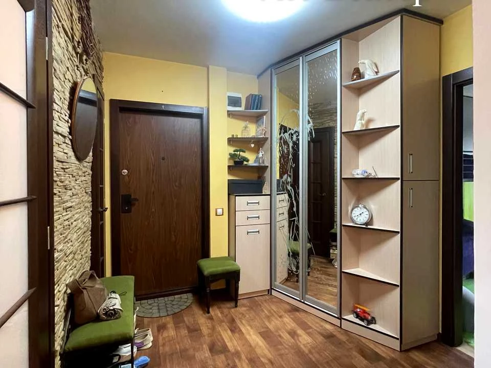 Apartment. Kharkiv, Traktorostudivnyky Ave.
