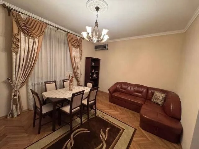 For sale 3-room apartment 81.60 m² 1/4ts Dmytra Vitovskogo St.