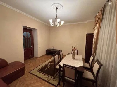 For sale 3-room apartment 81.60 m² 1/4ts Dmytra Vitovskogo St.