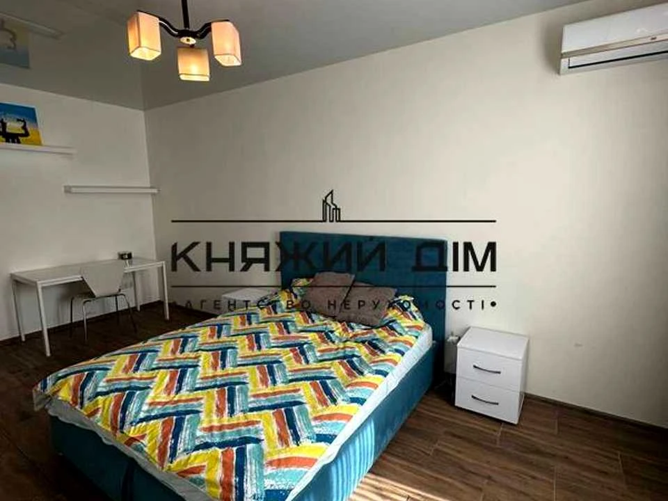 Apartment. Kyiv, Kharkiv Avenue