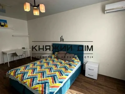 Apartment. Kyiv, Kharkiv Avenue