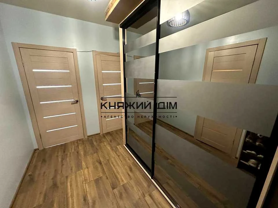 Apartment. Kyiv, Kharkiv Avenue