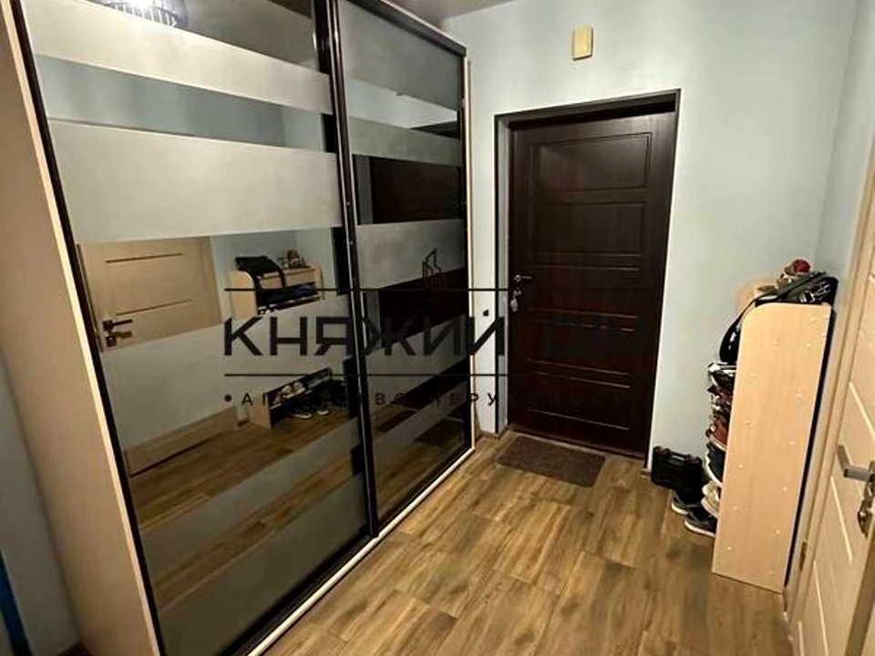 Apartment. Kyiv, Kharkiv Avenue