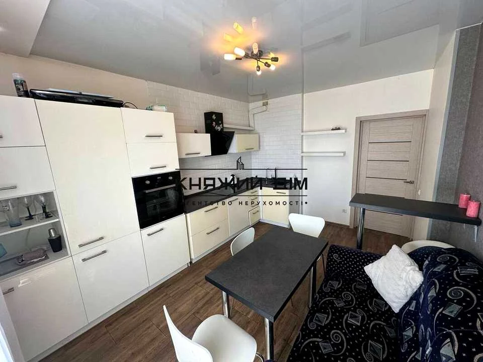 Apartment. Kyiv, Kharkiv Avenue