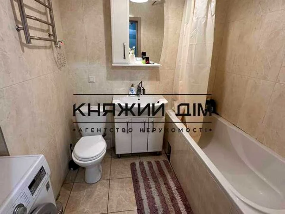 Apartment. Kyiv, Kharkiv Avenue