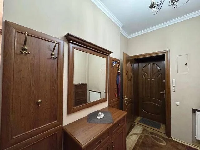 For sale 3-room apartment 81.60 m² 1/4ts Dmytra Vitovskogo St.