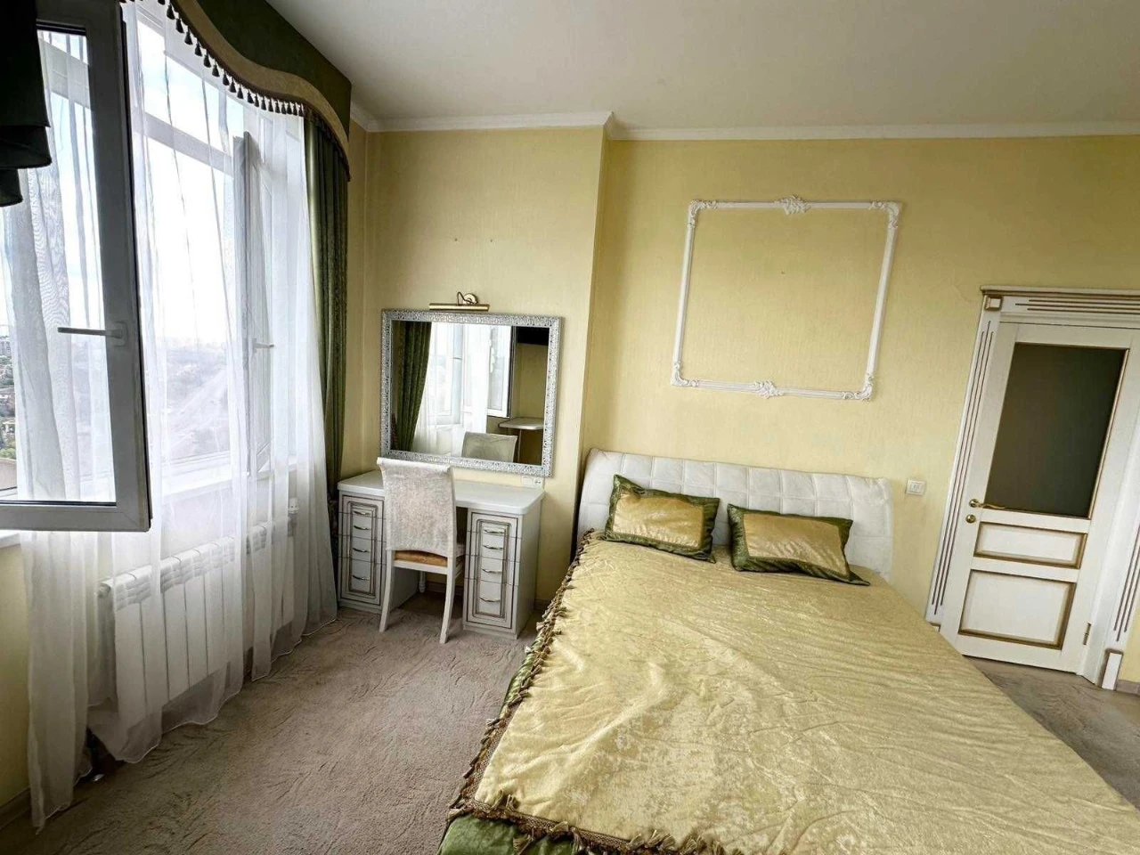Гната Хоткевича 12, трьох кімнатна, євроремонт, метро Черніг