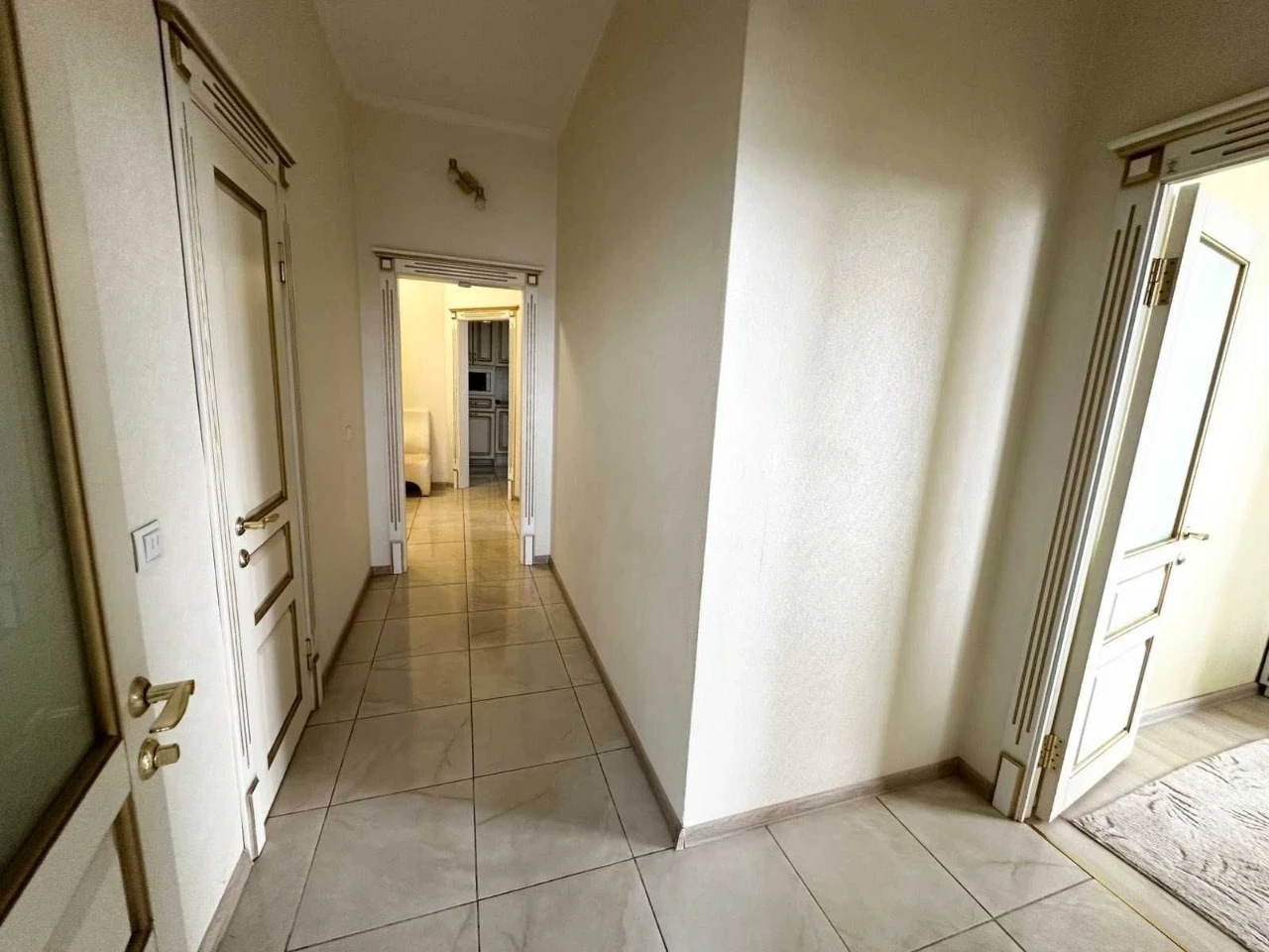 Гната Хоткевича 12, трьох кімнатна, євроремонт, метро Черніг