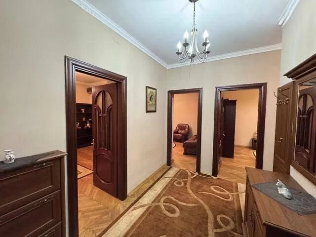 For sale 3-room apartment 81.60 m² 1/4ts Dmytra Vitovskogo St.