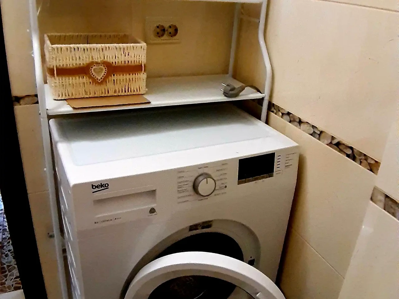 Rent of a 1-room apartment 43 sq m on the 4th floor of a 24-story building
