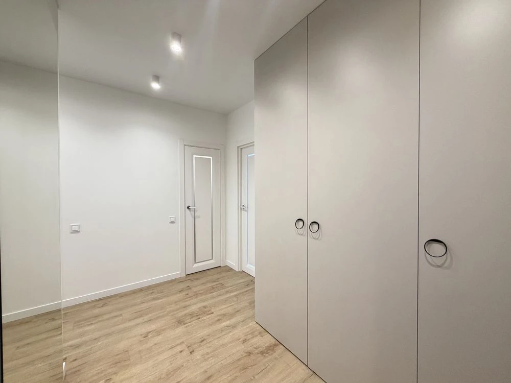 Sale of 1-Room Apartment in Residence "Veselka"