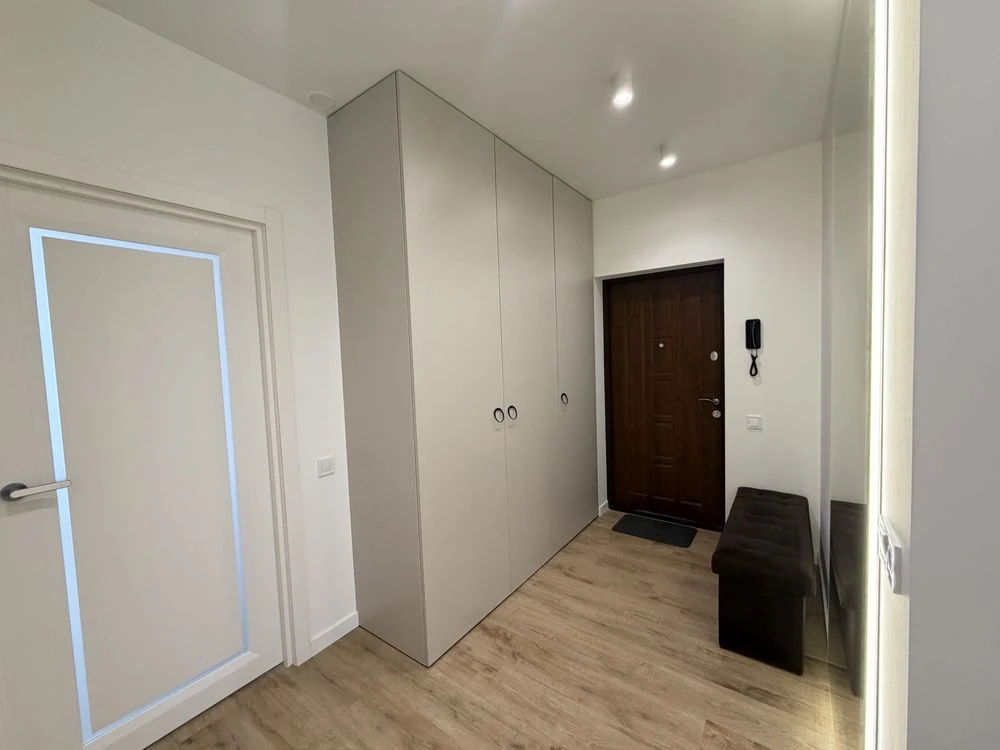 Sale of 1-Room Apartment in Residence "Veselka"
