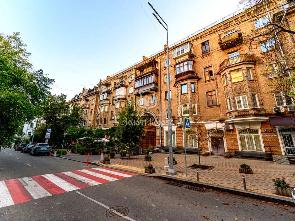 Квартира. Київ, Микільсько-Ботанічна вул.