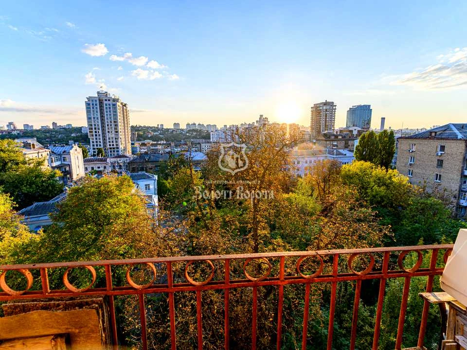 Квартира. Київ, Микільсько-Ботанічна вул.