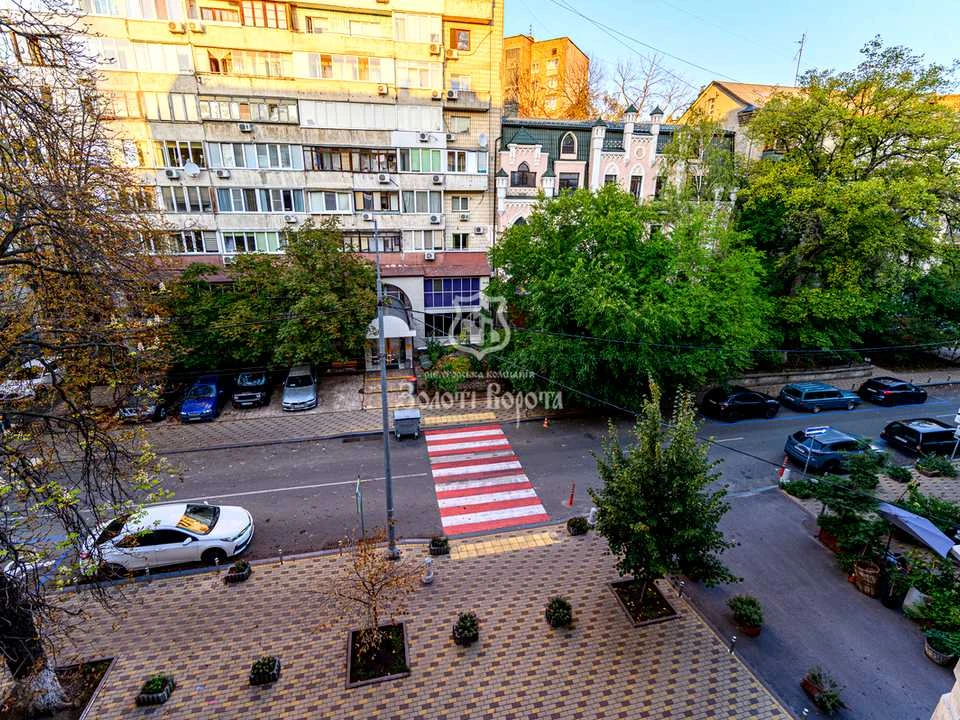 Квартира. Київ, Микільсько-Ботанічна вул.