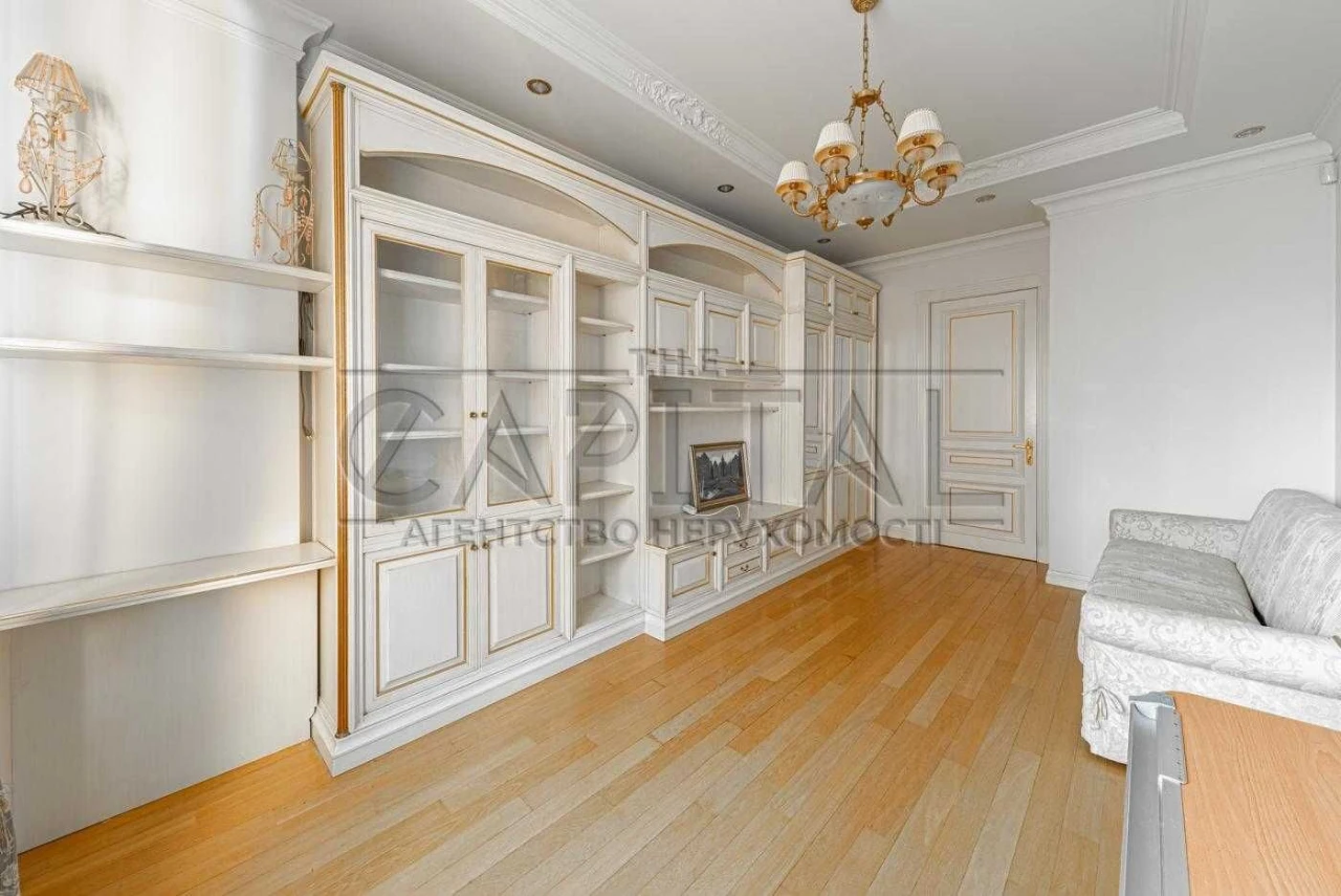 Elegant, spacious 3-room apartment for sale
