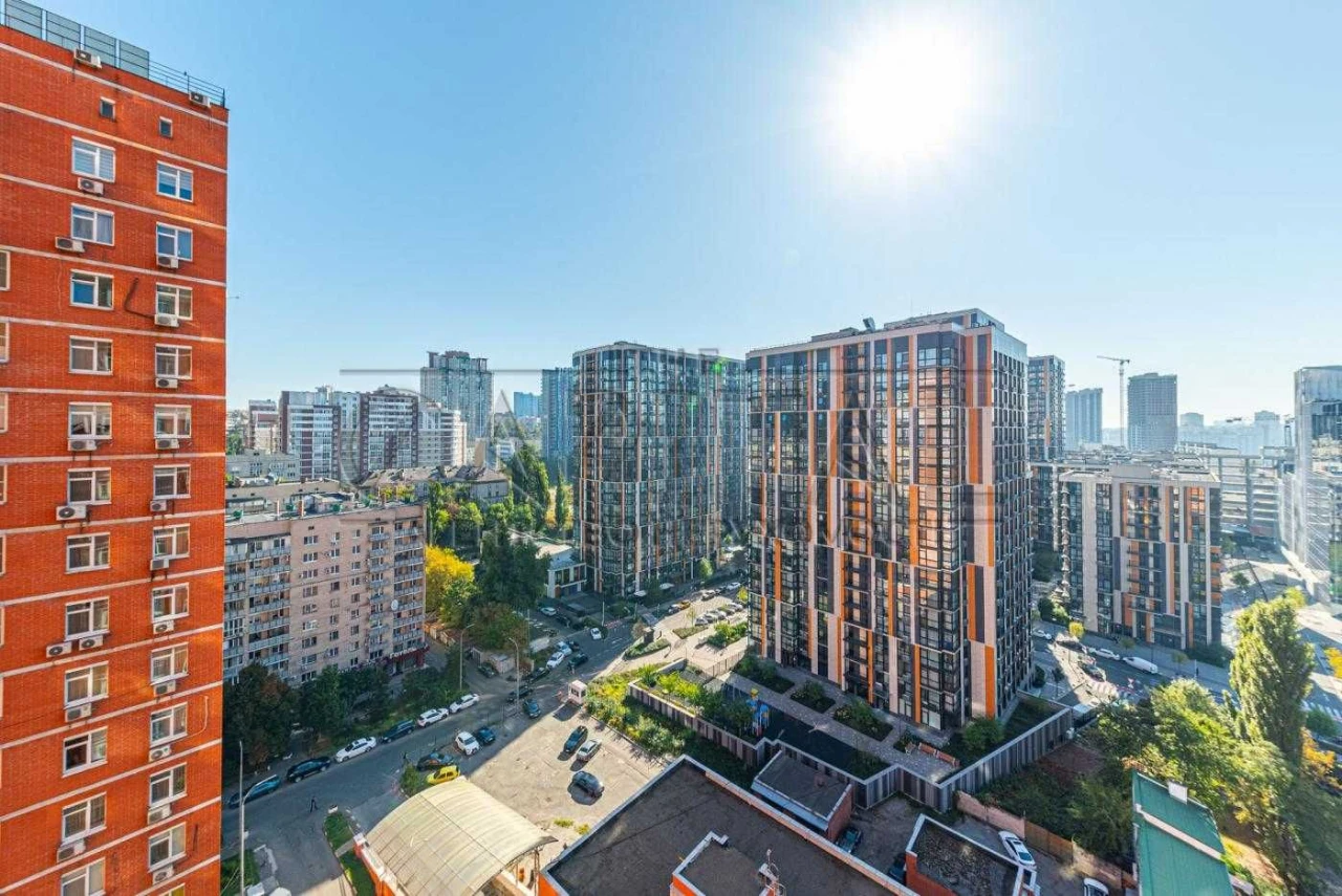 Elegant, spacious 3-room apartment for sale