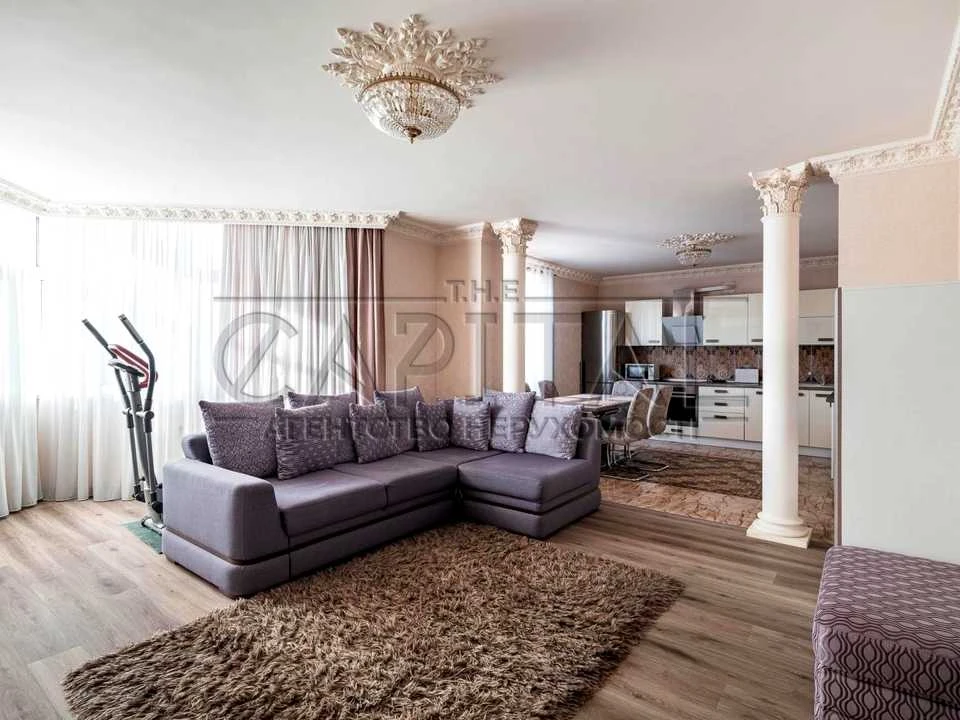 Apartment. Generalena Hennadiia Vorobyova St.