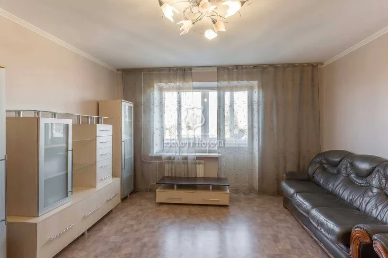 Продам 4-к квартиру Київ, Шевченківський, Салютна вул, 4а