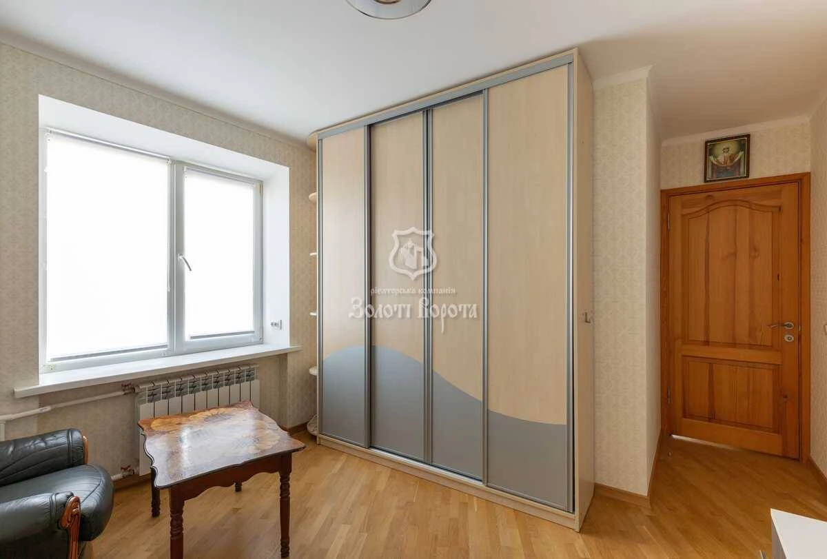 For Sale 4-room apartment, Kyiv, Шевchenkovskyi, Salutna St, 4a